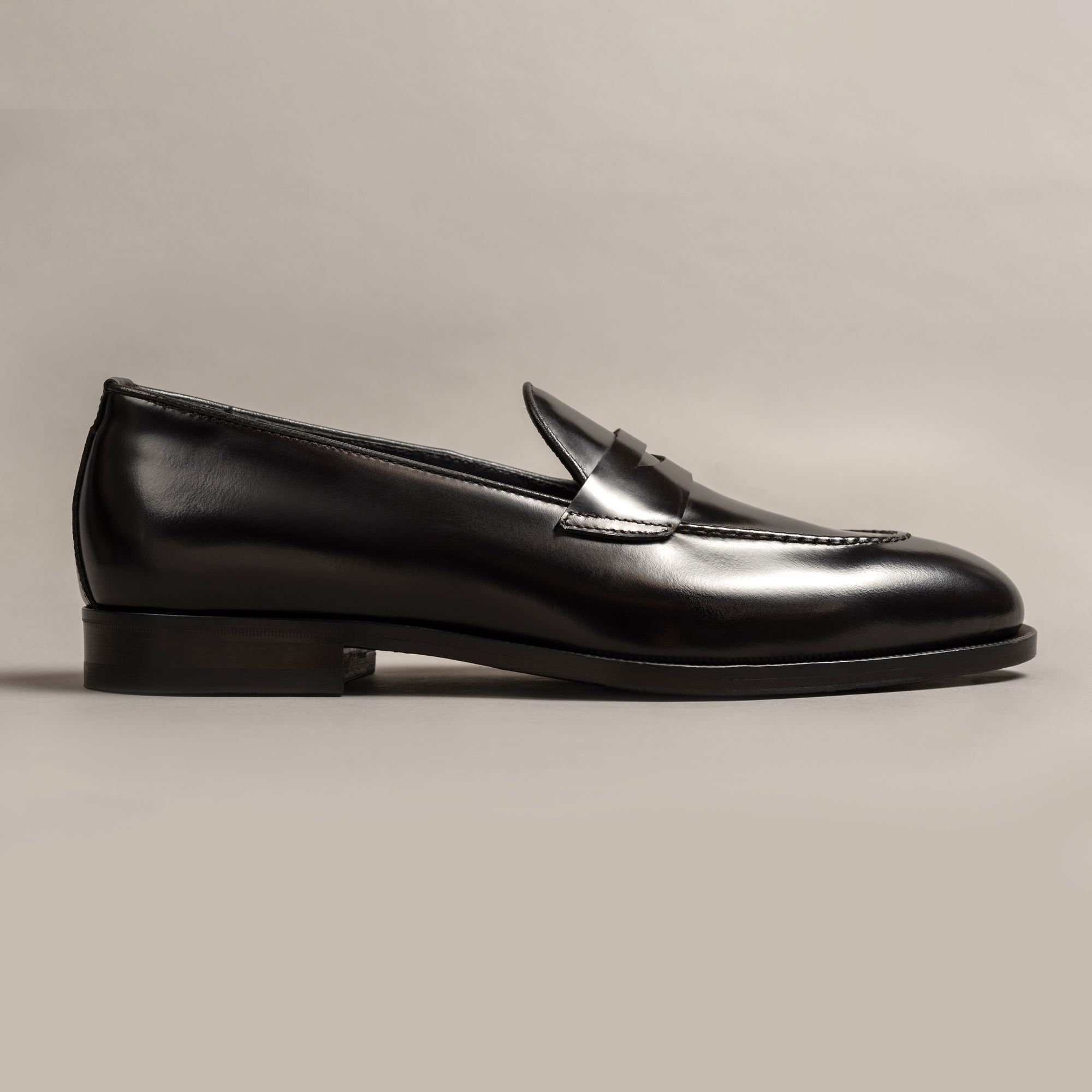 Brown genuine leather loafers with a clean slip-on profile. Refined footwear built for premium menswear. Elio Evan.