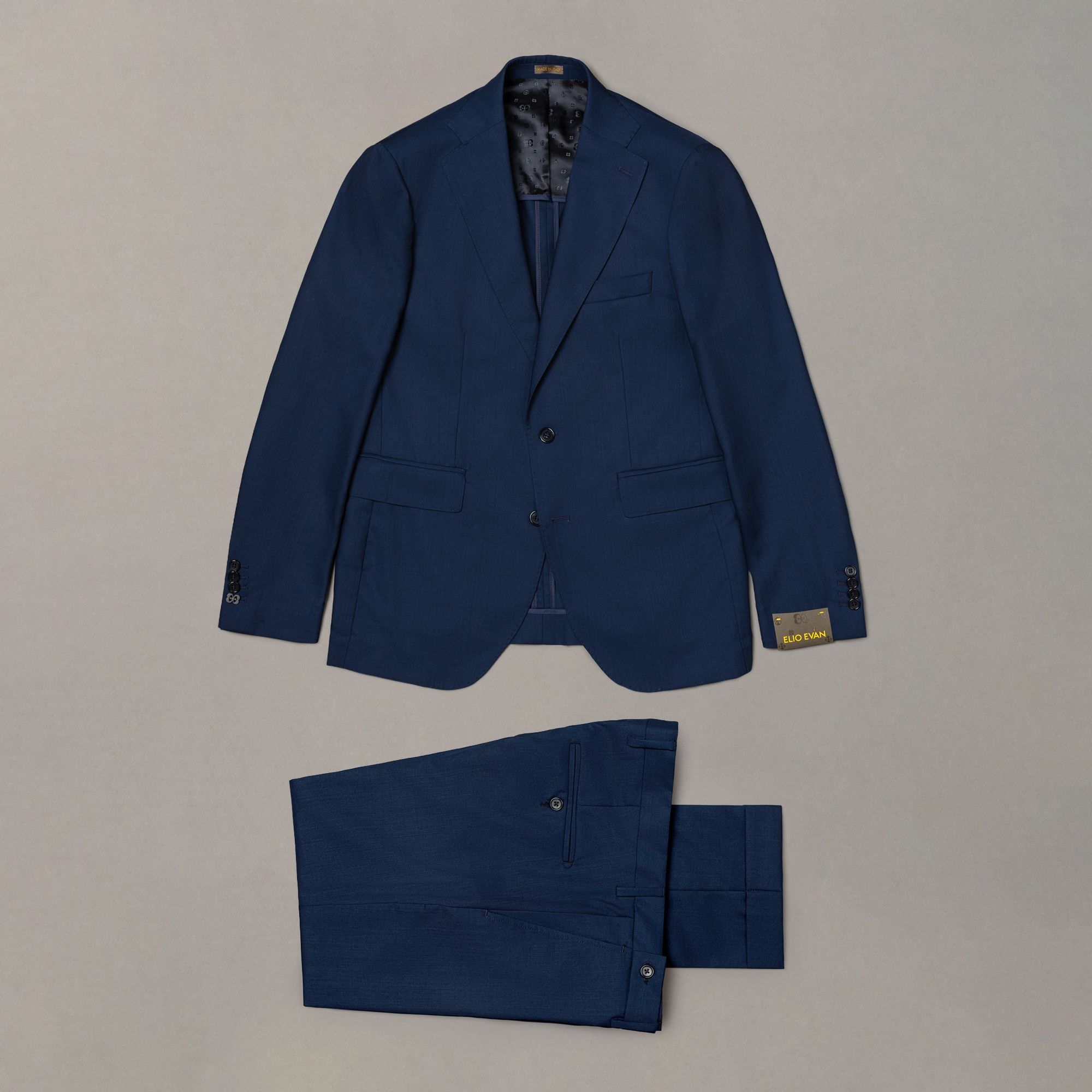 Blue wool-silk suit with a regular fit silhouette and smooth finish. Premium menswear with Italian craft by Elio Evan.