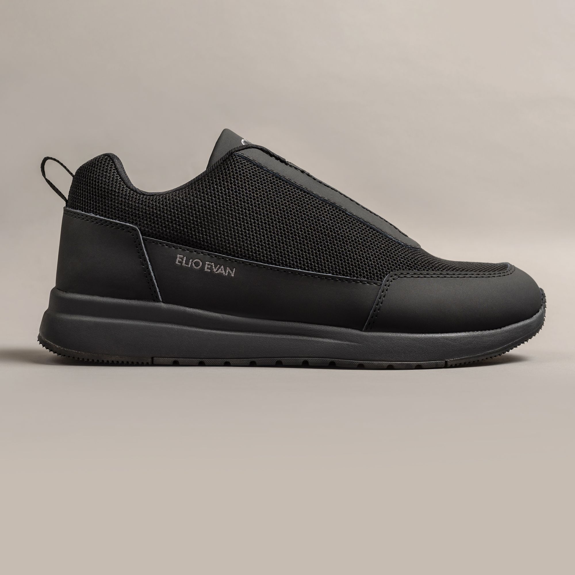 Genuine leather and mesh trainers with EVA midsole and rubber outsole. Comfortable, durable everyday footwear by TAILOR