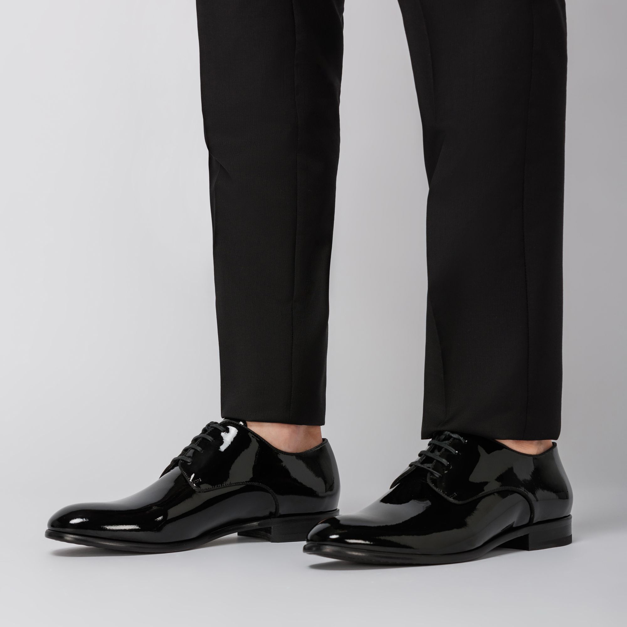 Black patent leather derby with grosgrain and leather sole by Elio Evan. Made in Italy.
