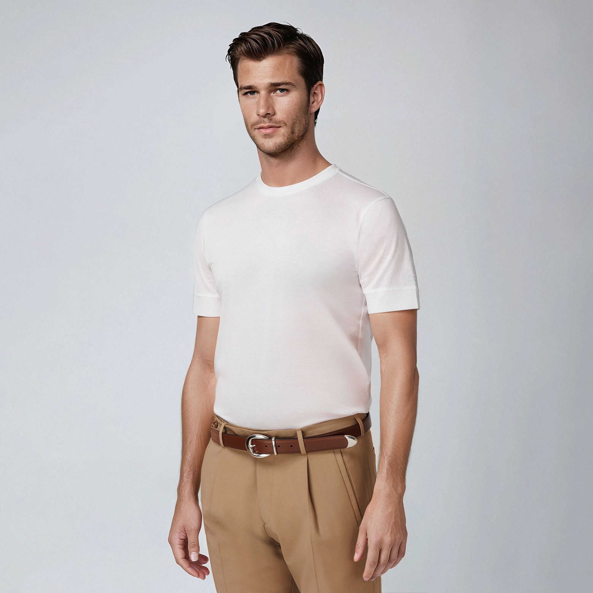 Men’s white Filoscozia cotton short sleeve t-shirt by Elio Evan, slim fit, marked cuffs, 2E embroidery. Made in Italy
