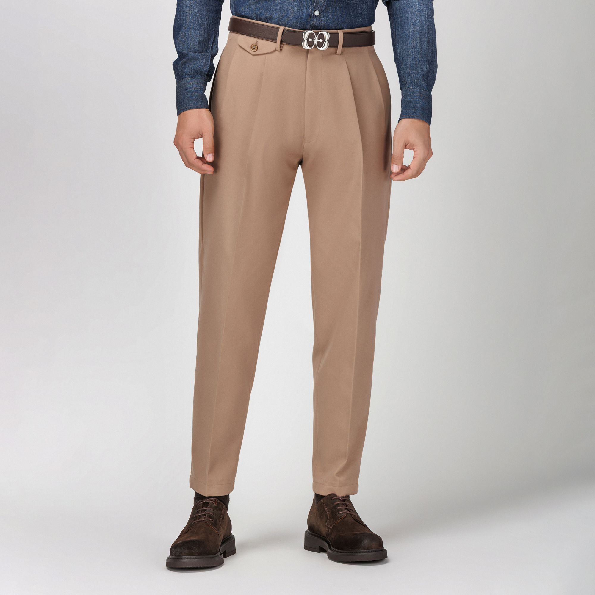 Elio Evan beige wide fit pants in wool cotton twill with pleats and flap pockets