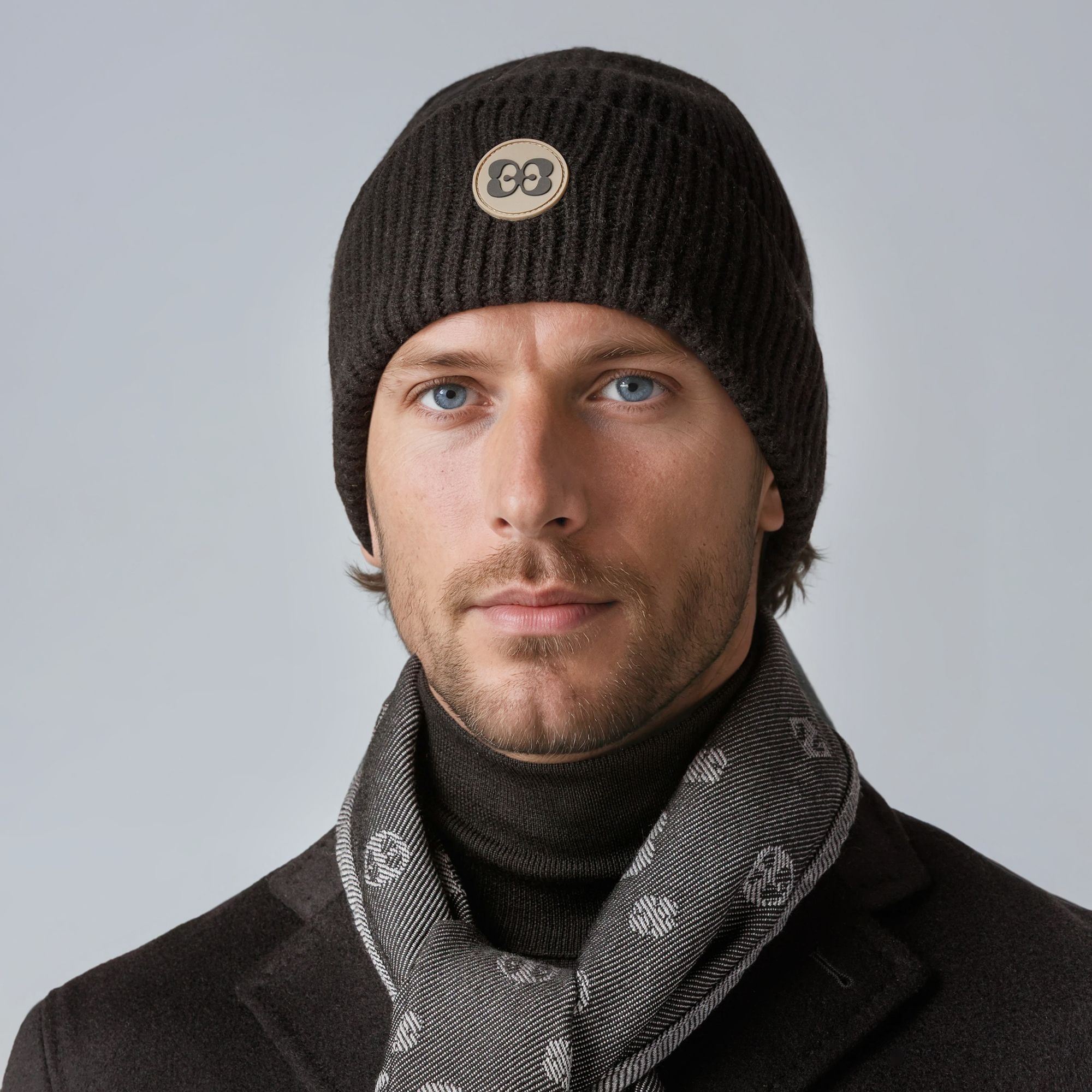 Elio Evan beanie in 100% virgin wool combines warmth, breathability, and natural softness with a refined ribbed knit