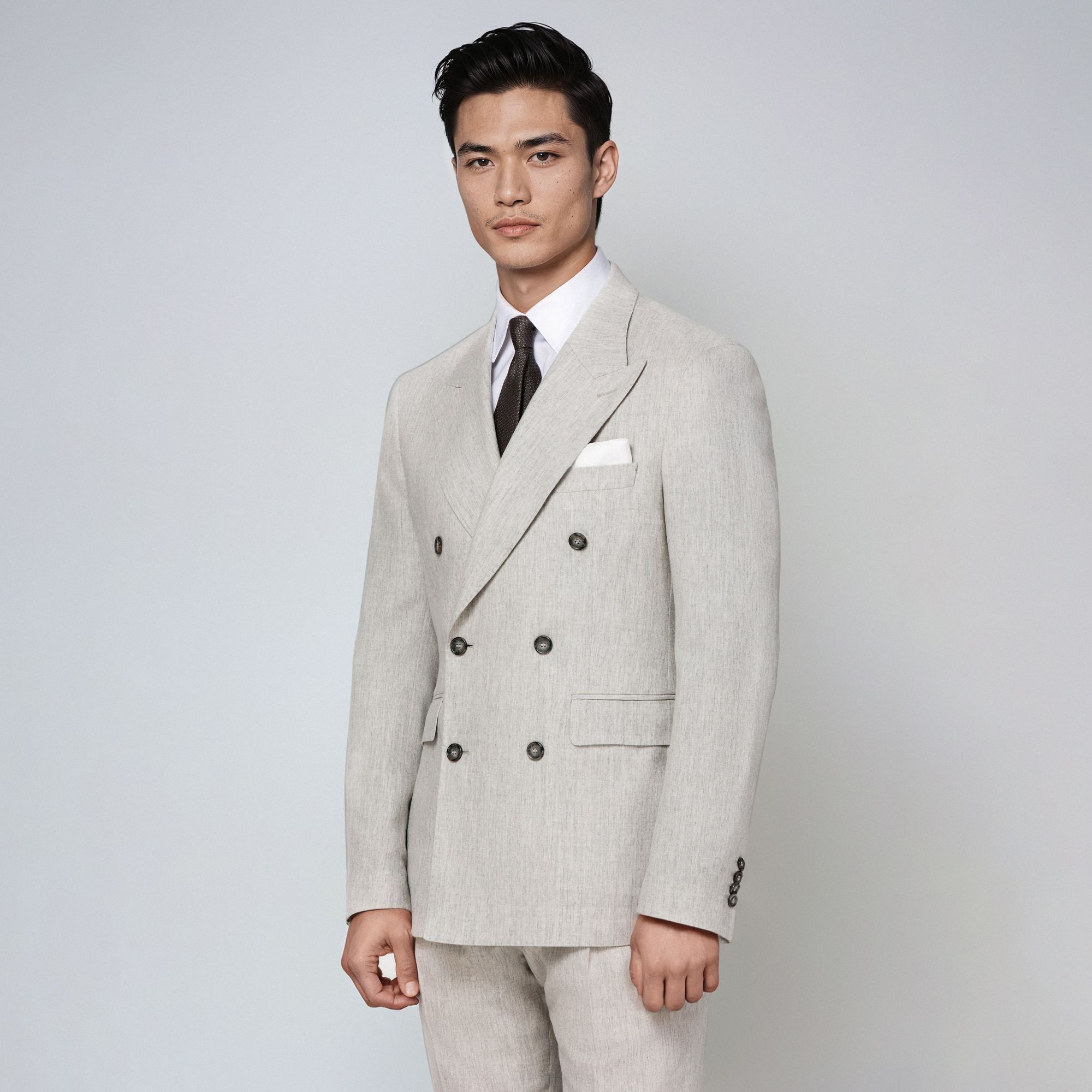 Men’s Total Look – Light Grey Double-Breasted Cashmere Suit