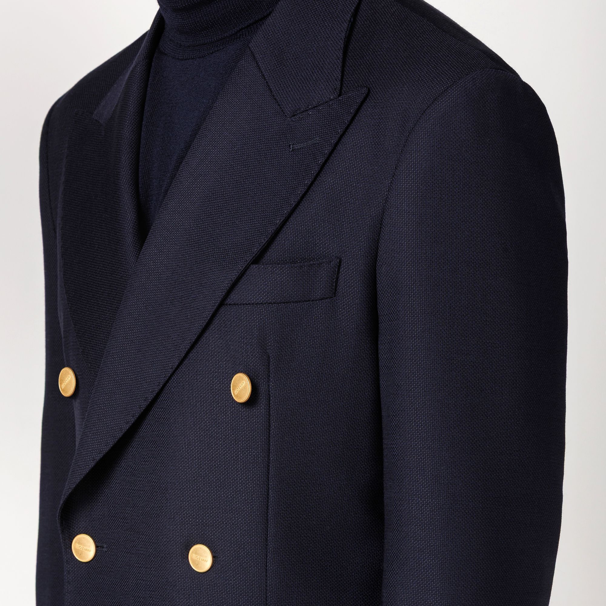 Total Look: Navy Double-Breasted Blazer – Elevated Modern Tailoring
