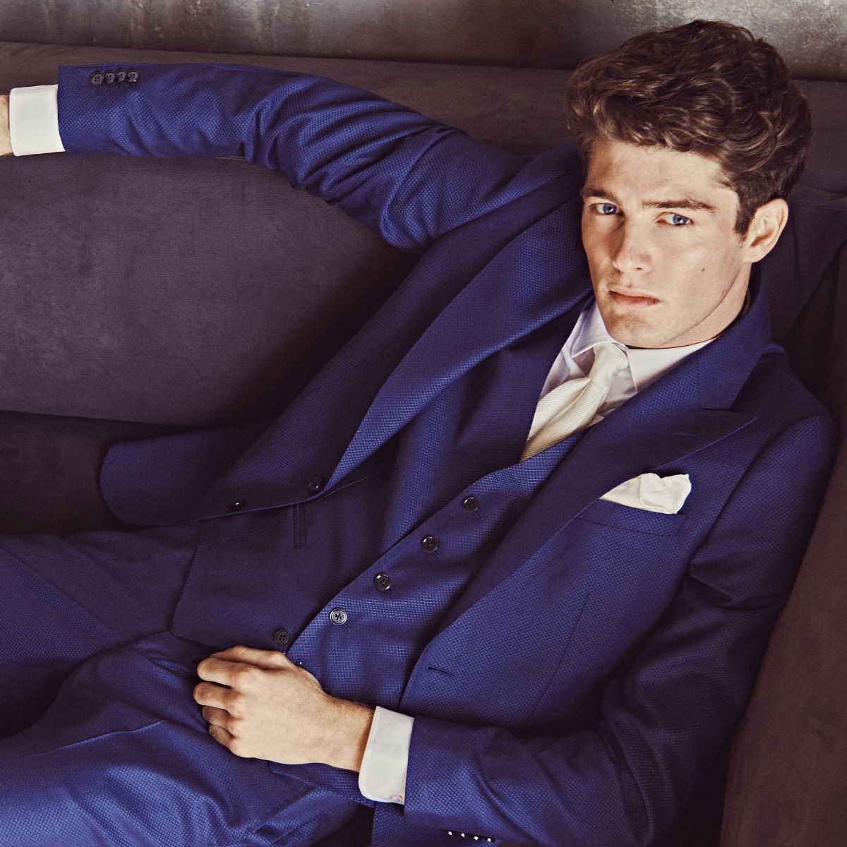 Groom's Suit & Fall Wedding: Where Unparalleled Quality Meets Creative Inspiration