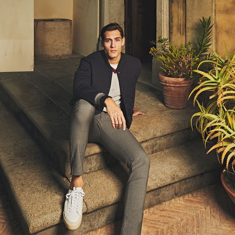 SUIT WITH SNEAKERS: WHEN TAILOR'S VISION REDISCOVERS FAVORITE CLOTHING STYLES