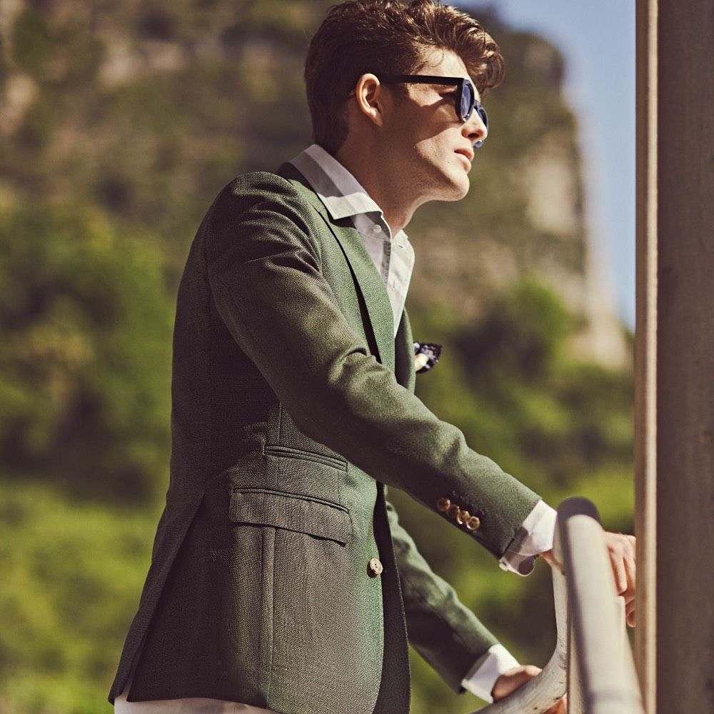 Travel Style Men: When traveling comes along with contemporary upper casual looks